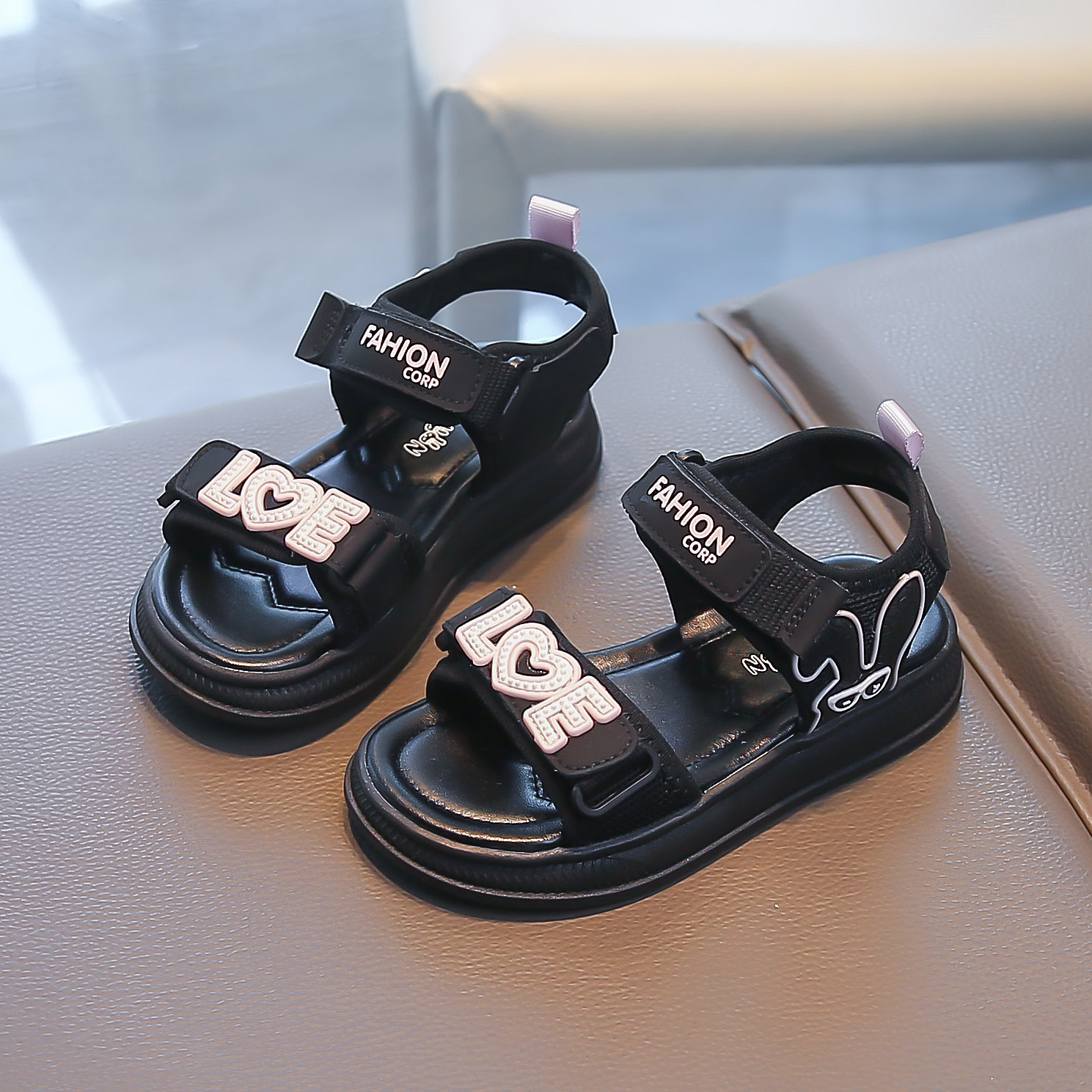 Niñas sandalias de dibujos animados 2026 verano nuevo estilo de moda para niños zapatos de playa variados zapatos huecos para niños mayores zapatos de dedo abierto image 4