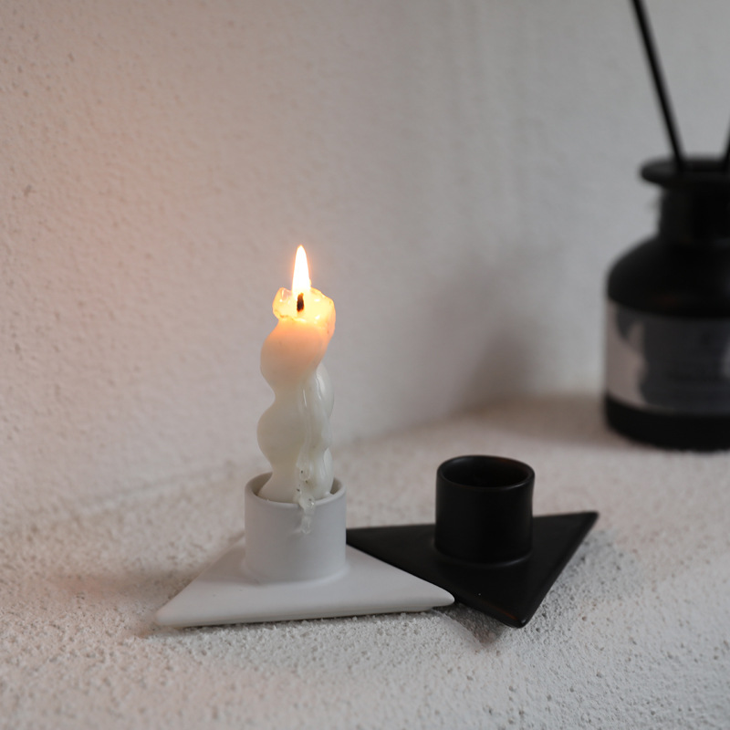 Adornos de candelabros de cerámica triangulares retro modernos, accesorios de cena a la luz de las velas, encimeras románticas, decoraciones de mesa