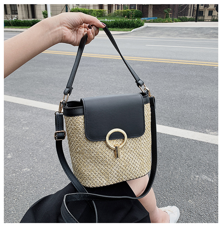 Handheld Damen Eimer Urlaub 2024 Frühjahr/Sommer neue Crossbody Stroh Rattan gewebt Mode kleine Tasche_voghion.com