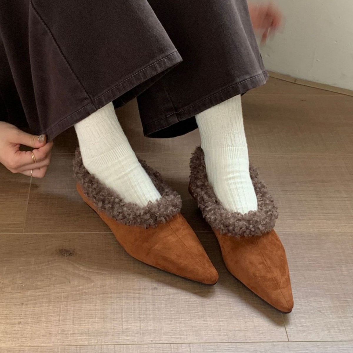 现货坡跟鞋女加绒新品尖头单鞋女毛毛鞋新款秋冬季新款粗跟女鞋子