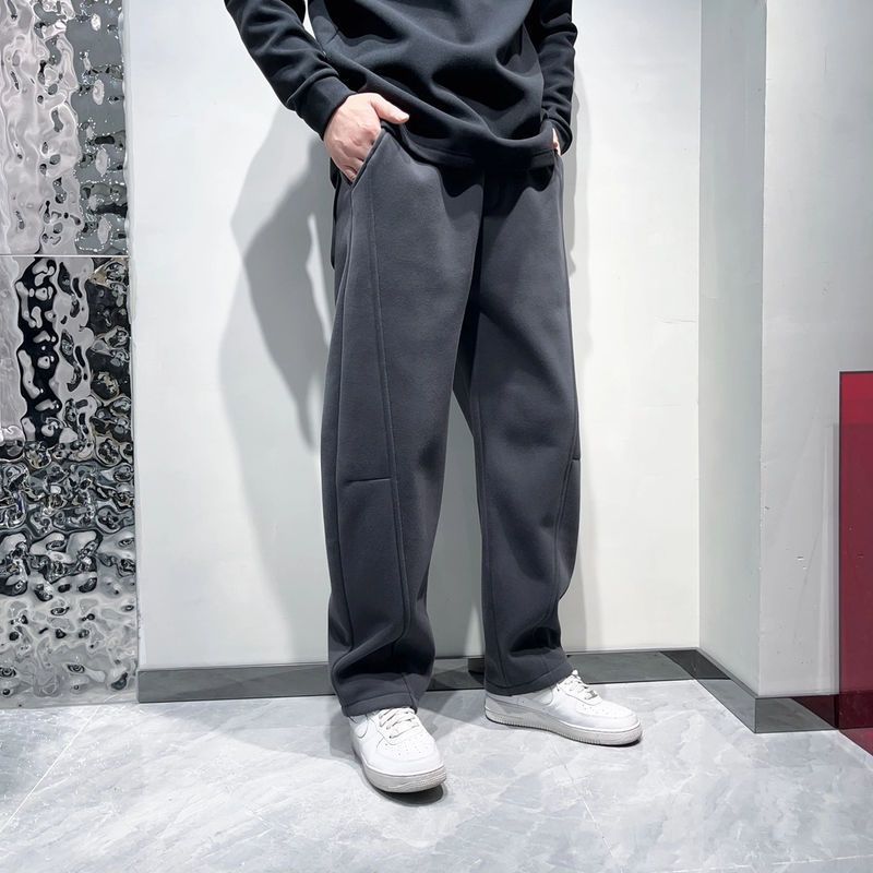 Invierno nuevo estilo de hombre con terciopelo engrosado cimetaje pantalones de corte tridimensional pantalones de pierna ancha de moda pantalones casuales rectos
