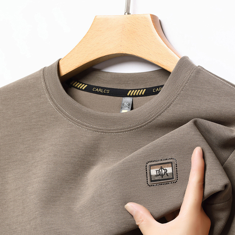 La felpa con cappuccio a girocollo da uomo emana un'atmosfera di alta qualità. È uno strato di base alla moda per la primavera e l'autunno, con una lunga scollatura._voghion.com