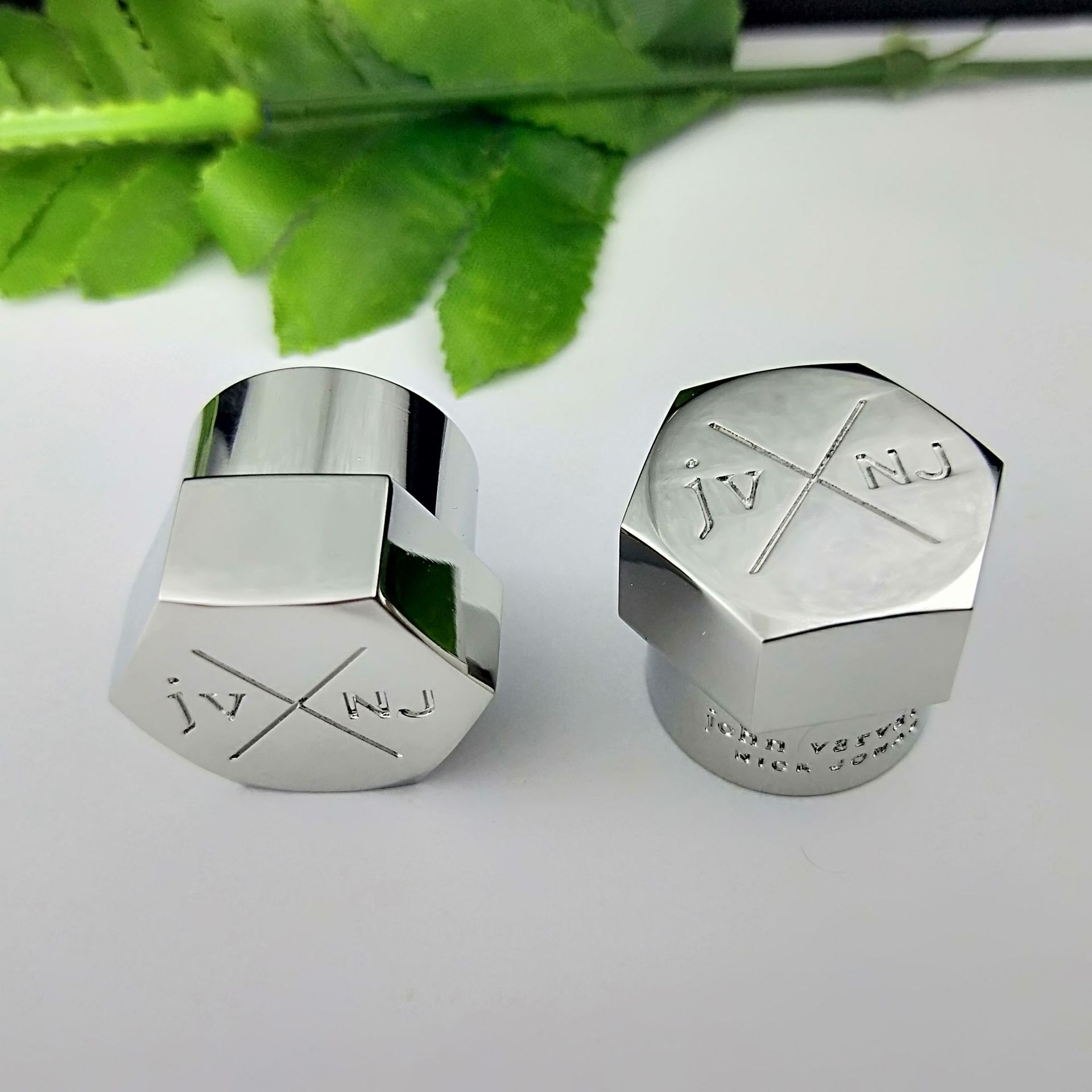 厂家供应 锌合金本色香水瓶盖 方形金属瓶盖 高档化妆精油瓶盖