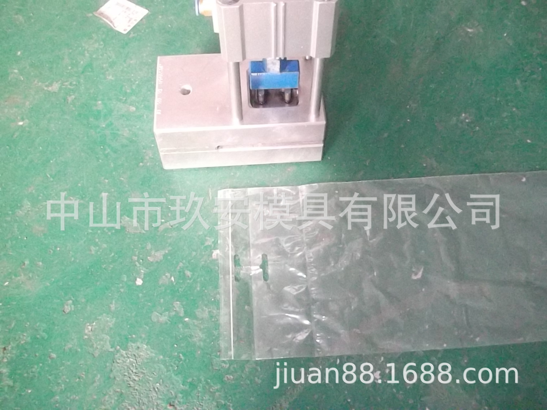 中山玖安模具供应塑料袋双孔飞机孔气动打孔机模具