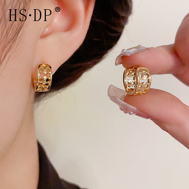 Elegant retro golden small design earrings