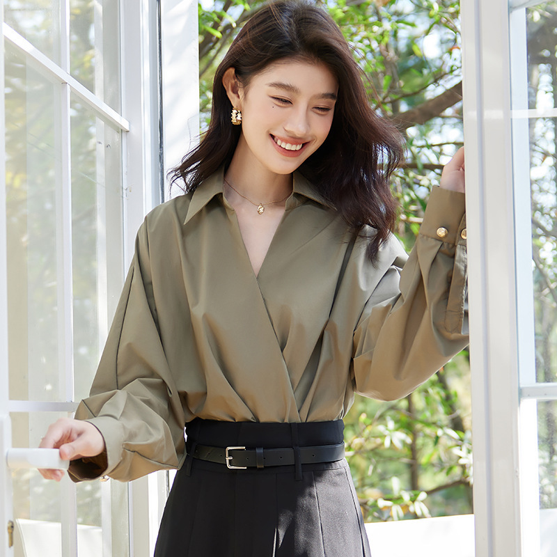 对白法式V领设计感衬衫女2025秋季新款衬衣气质简约别致通勤上衣|undefined