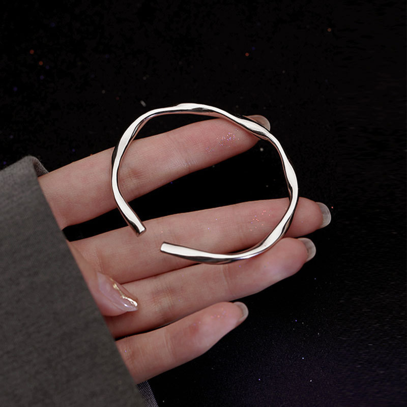 925 Sterling Silver Bracelet Mobius High-end Niche Light Luxury Simple Fashion Plain Ring Jewelry Bracelet Bracelet for Women 925 Sterling Silver Bracelet Mobius High-end Niche Light Luxury Simple Fashion Plain Ring Jewelry Bracelet Bracelet for Women