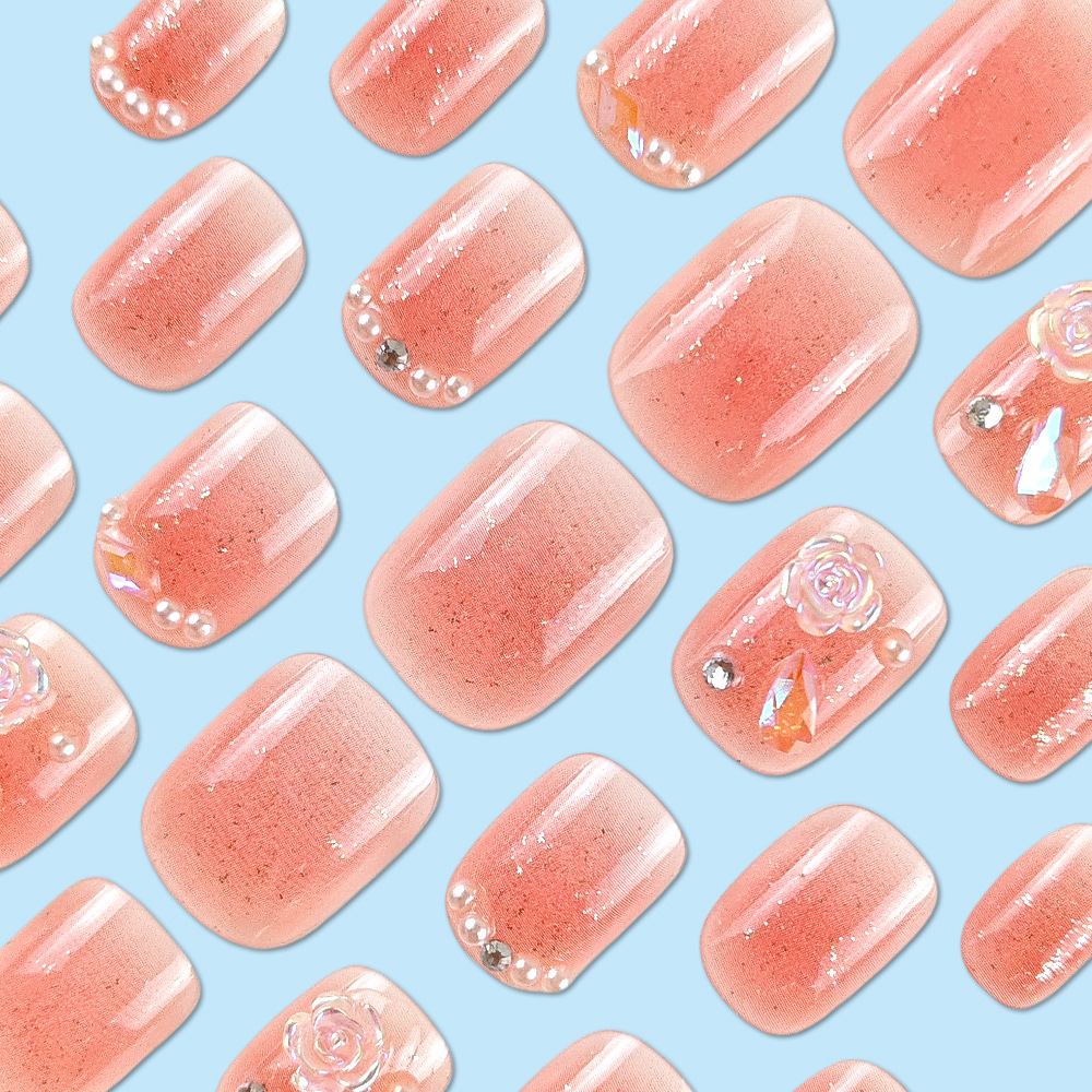 Verano nuevo estilo, lujo ligero, uñas de estilo puro, corazón de niña portátil, manicura blanca en polvo, 24 parches de uñas terminados