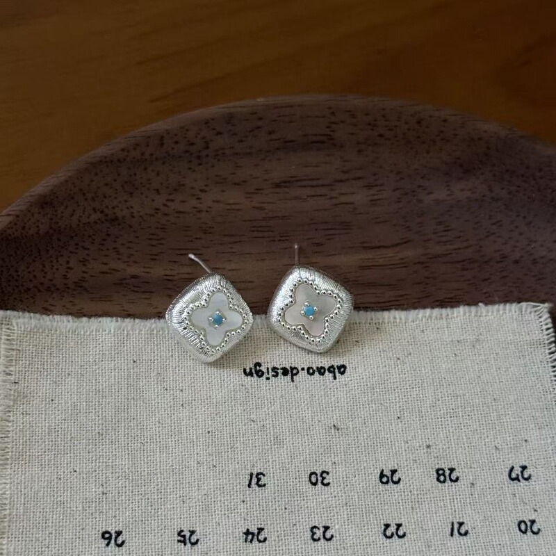 法式优雅菱形金色拉丝白贝耳钉时尚轻奢风精致耳环s925银针女耳饰|undefined