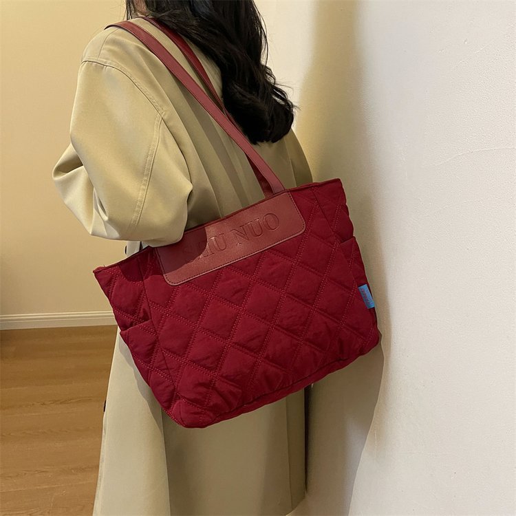 Bolso de moda de gran capacidad 2024 nuevo bolso de todo fósforo bolso de algodón otoño e invierno bolso de mano de un solo hombro
