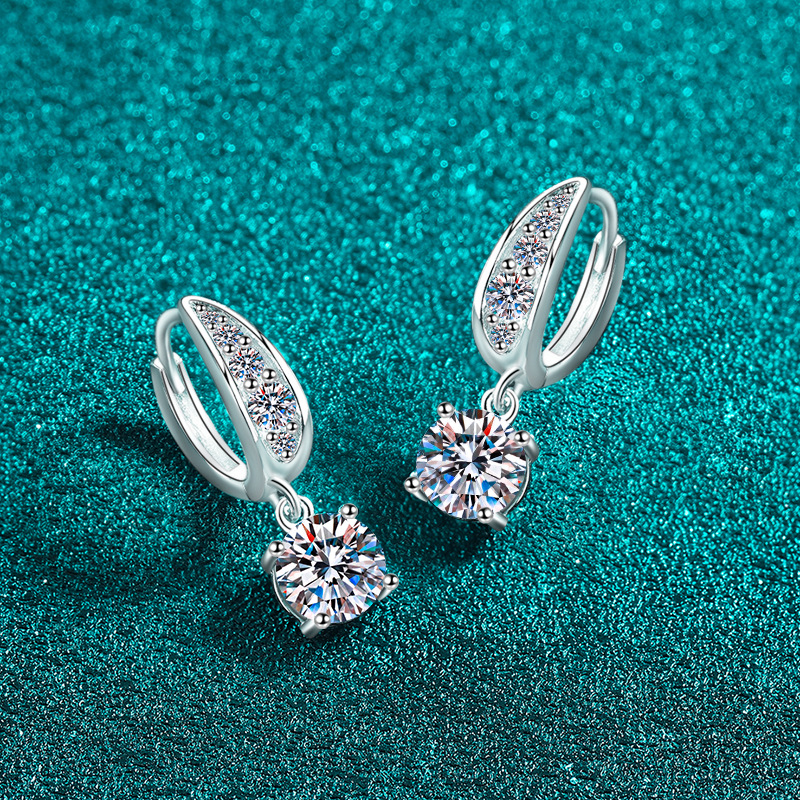Orecchini a cerchio in argento sterling con moissanite d_voghion.com