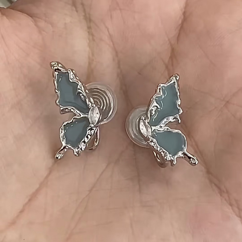 Sweet cool hot girl asymmetric haze blue butterfly ear clip niche elegant high-grade simple light luxury earless ear clip
