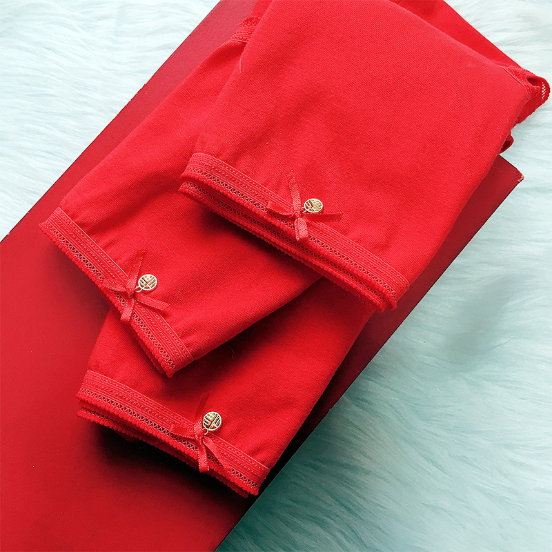 Año nuevo rojo Ropa interior de cintura media para mujer Entrepierna de algodón puro simple Año DE NACIMIENTO Año de dragón Boda Pantalones cortos rojos de mujer Fábrica al por mayor