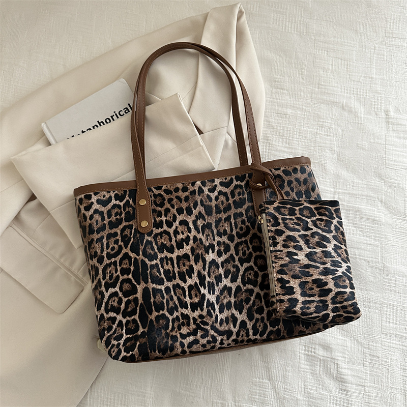 Bolso con estampado de leopardo para mujer de gran capacidad 2024 nuevo otoño e invierno bolso de compras casual de un solo hombro bolso de viaje de trabajo de moda