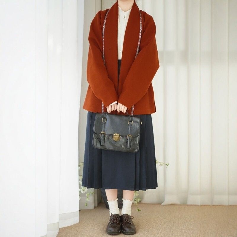 Hanfu Song Dynasty style, featuring a crossover collar and a horse-face skirt, a three-piece set for women, suitable for everyday wear in autumn and winter, in red