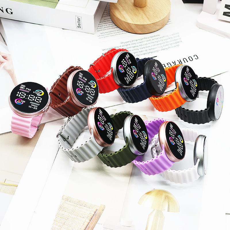 Reloj electrónico LED de moda pareja personalidad cool círculo bicromático mar de deportes de estudiantes de moda reloj electrónico redondo