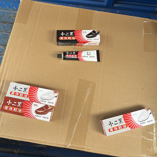 Small black shoe polish leather boot protection oil, cleaning and polishing shoe cream, shoe polish wholesale, itinerant street vendor magic tool