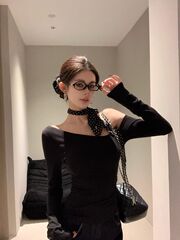 【260グラムの綿モーデール】斜め襟の肩の長袖のtシャツの女性の修身の底のシャツの上着の黒色のカーキ