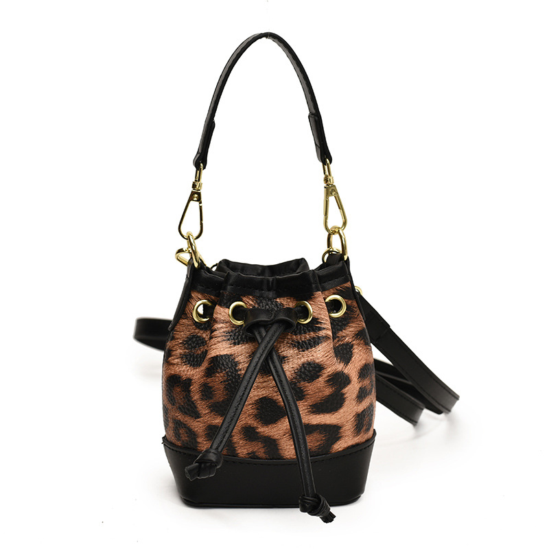 Bolsos de hombro coreanos para niños y niñas de moda estampado de leopardo de color extranjero bolsas de balde de agua para bebés 2025 nuevas bolsas mini para niños