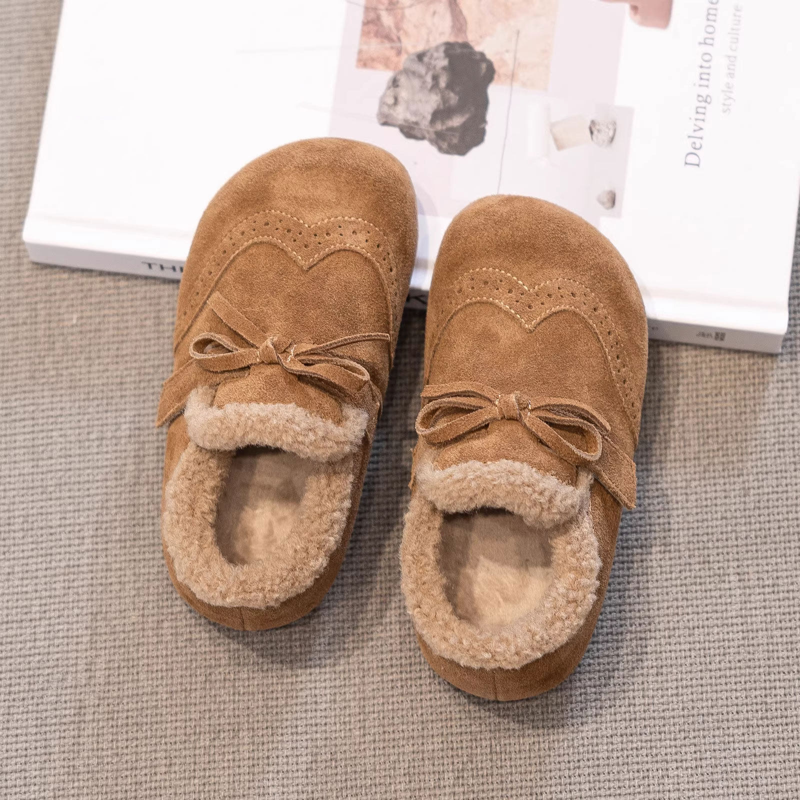 Zapatos de algodón de invierno para niñas 2025 nuevos zapatos de lana extranjera para niñas zapatos de invierno cálidos con suela suave