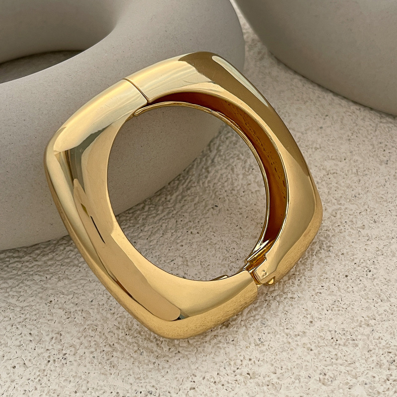 11 # Bracelet-gold