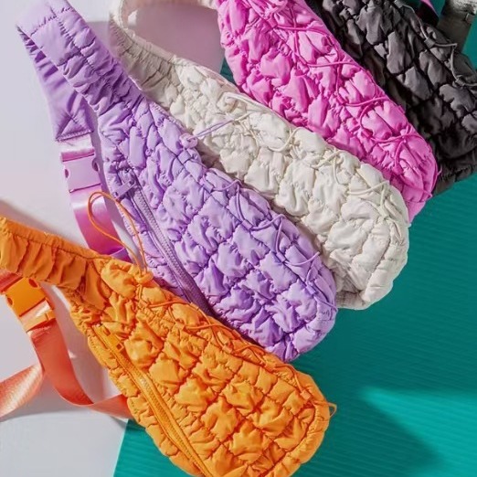 2024 nuevo bolso de pecho casual para mujer bolso de algodón de plumón de burbuja de estilo coreano bolso de mensajero de hombro ligero bolso de nube plisada