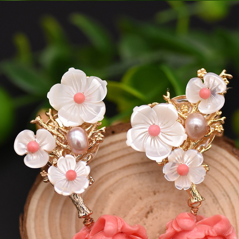 30g Weight 0.03µm Gold Plating Thickness Retro Flower Pearl Inlay Crystal Drop Earrings 1 Pair