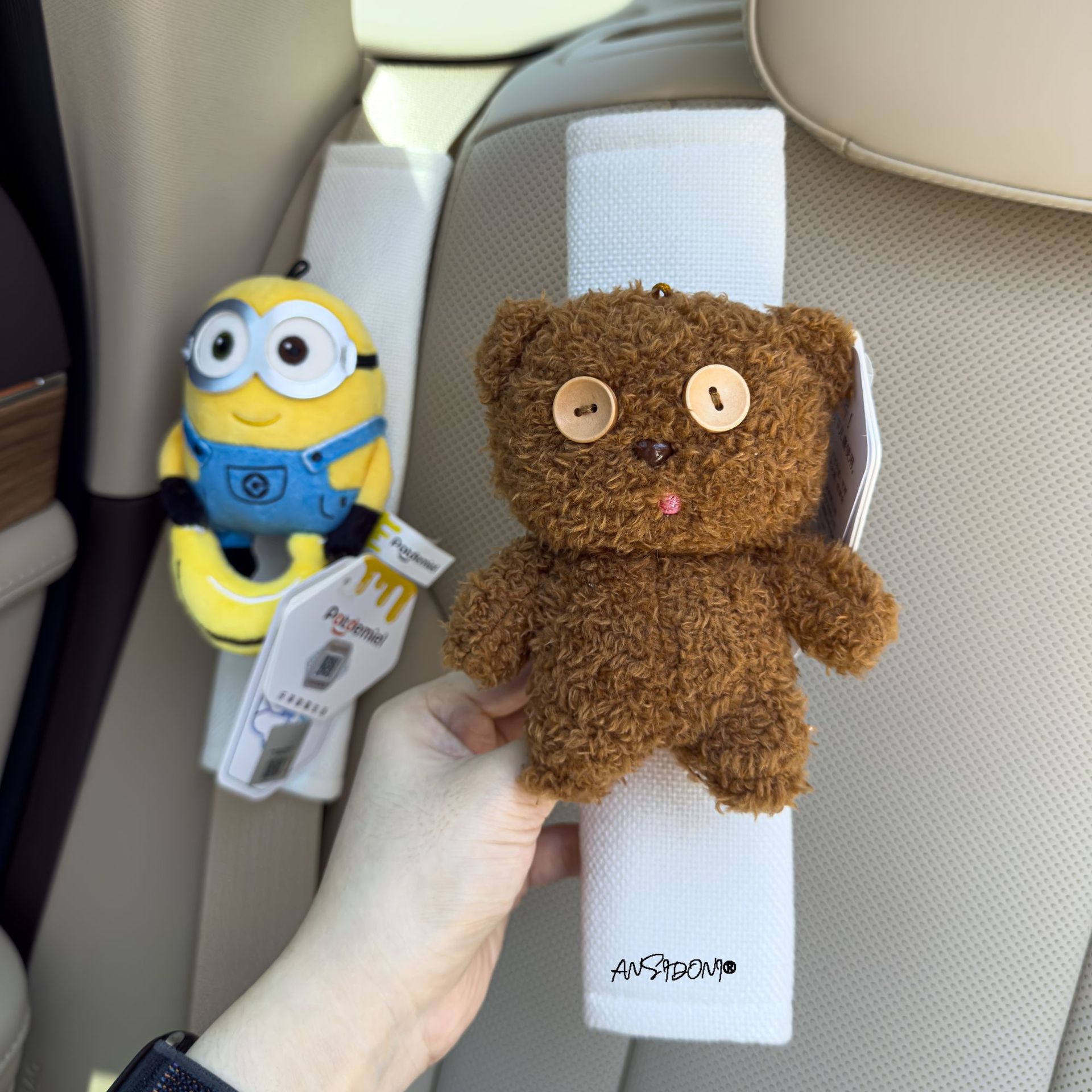 Authentic Minions Car Seatbelt Shoulder Pads Anti-Strangle Car Seatbelt Cover Car Interior Decoration Ornament for Women