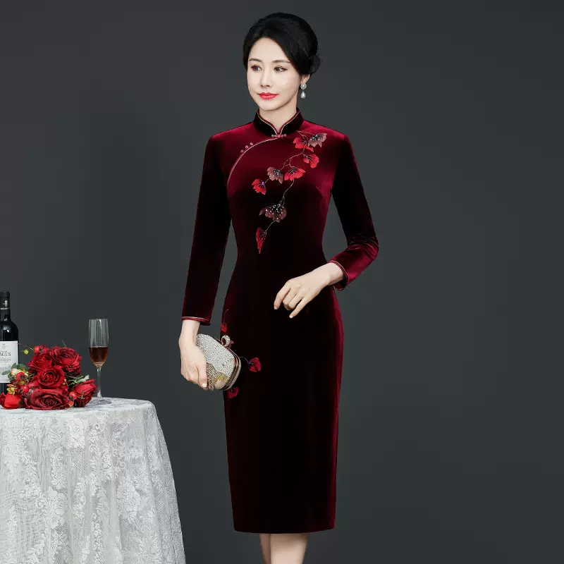 中年妈妈秋冬季加绒加厚保暖旗袍长款高贵中老年女装金丝绒连衣裙