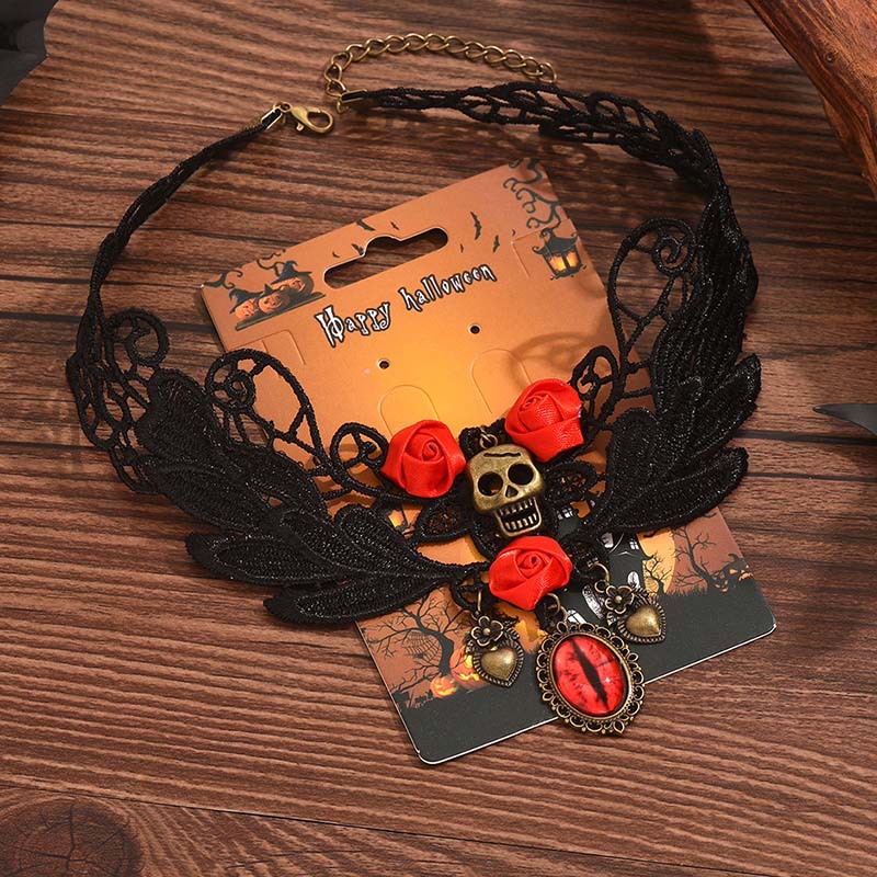 Set di biglietti di auguri di Halloween con fiori in pizzo, collana con occhi da teschio, accessorio con ciondolo scuro scavato da donna_voghion.com