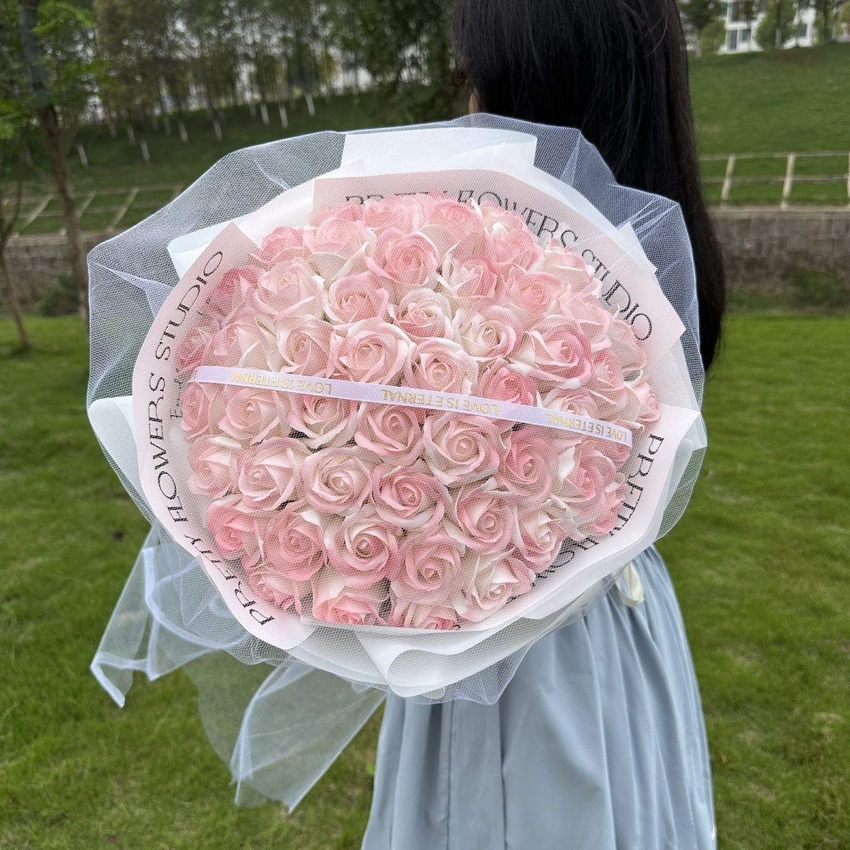 生日礼物送女生大束碎冰蓝玫瑰黑骑士花束香皂花送闺蜜妈妈直销