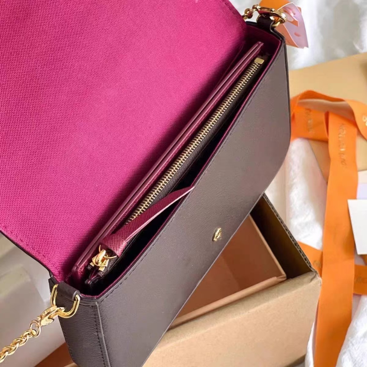 Bolso de Mujer de Alta Gama de Estilo Nuevo de Guangzhou, Bolso Pequeño Cuadrado de Tres Piezas con Cadena para el Hombro y Bandolera, Bolso de Noche