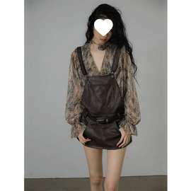 新款蛇纹印花v领衬衫上衣女美拉德辣妹背带皮裙雪尼尔氨纶裙套装