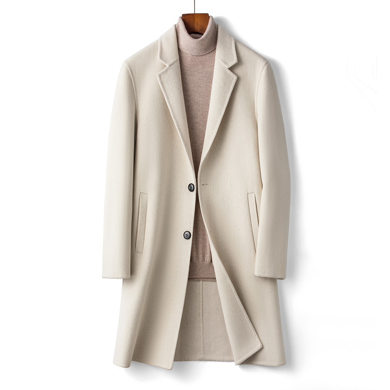 冬の毛はコートの男性がかっこいいです。高級感があります。