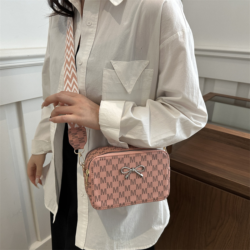 Bolso pequeño con textura de lazo para mujer 2025 primavera nuevo estilo popular bolso cuadrado pequeño con textura de alta calidad bolso de mensajero de un solo hombro