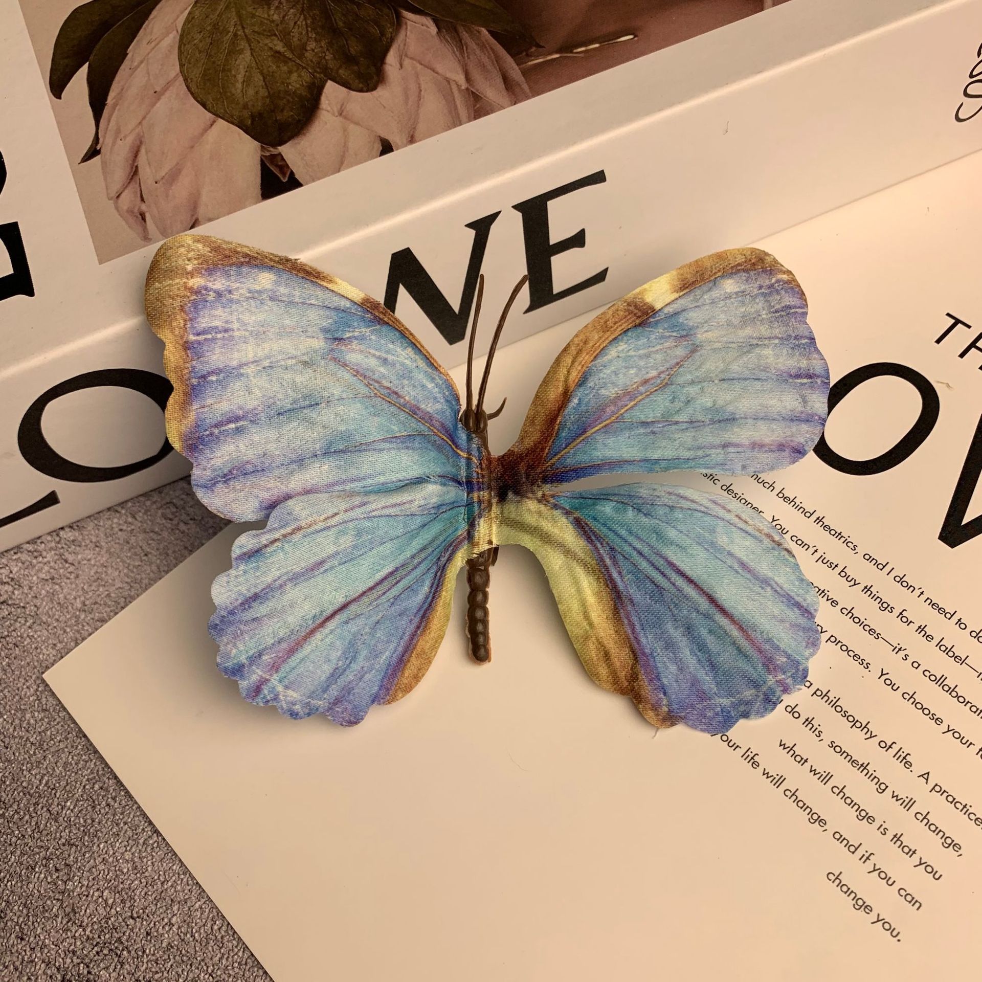 큰 나비 연한 보라색 파란색