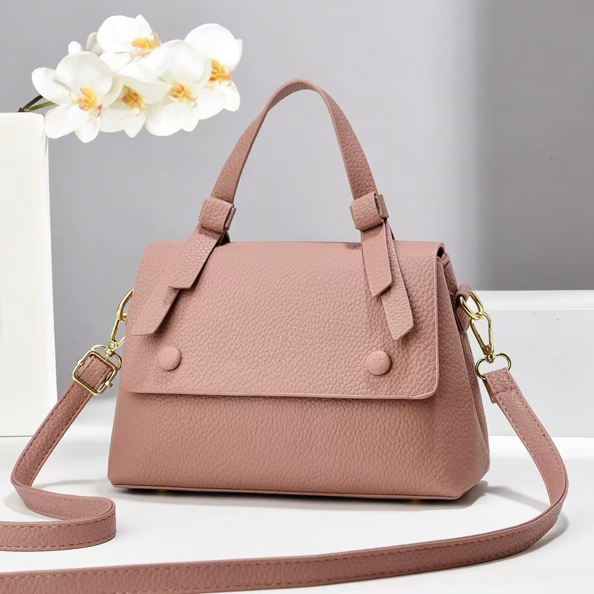 Bolso bandolera imprescindible para niñas ligeras Bolso bandolera de mujer Bolso diagonal de silla de montar 2025 Bolso diagonal de nueva moda Pequeño