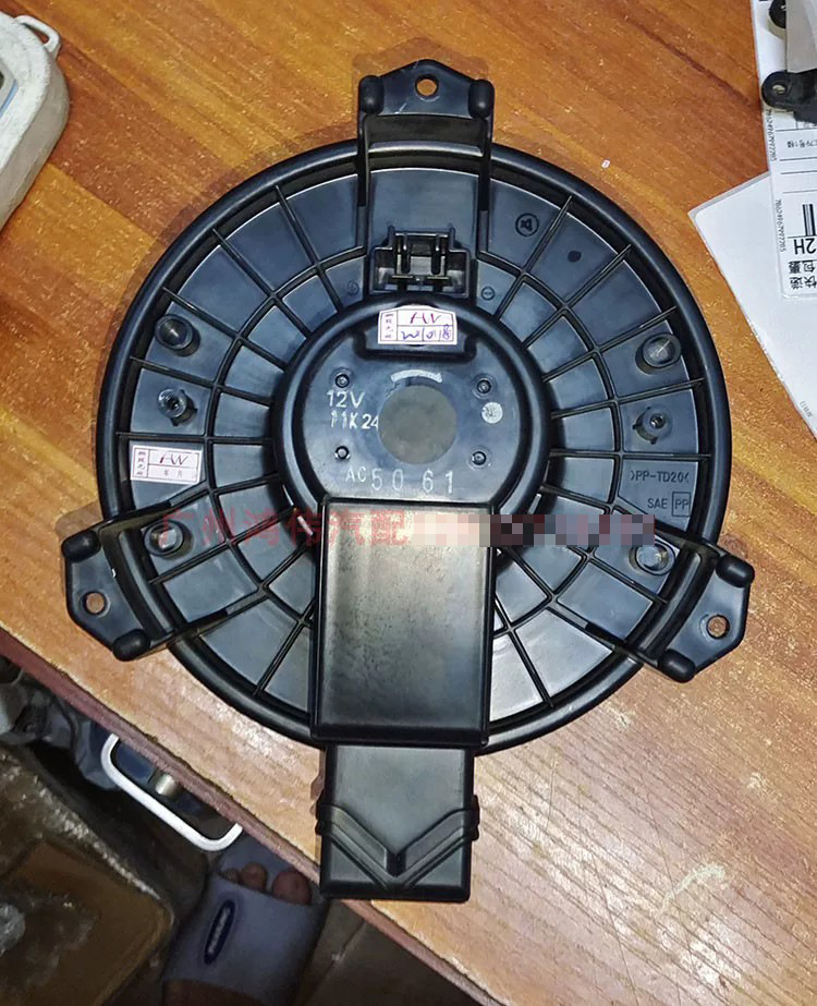 Suitable for the front air conditioning blower motor assembly of the GAC Trumpchi GS8, including the heater box cooling and heating fan motor bearing