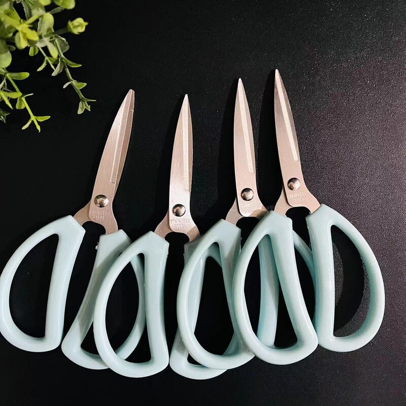 Small blue scissors plastic scissors paper-cut office scissors tailor hand scissors business scissors daily household scissors 2 yuan batch Small blue scissors plastic scissors paper-cut office scissors tailor hand scissors business scissors daily household scissors 2 yuan batch