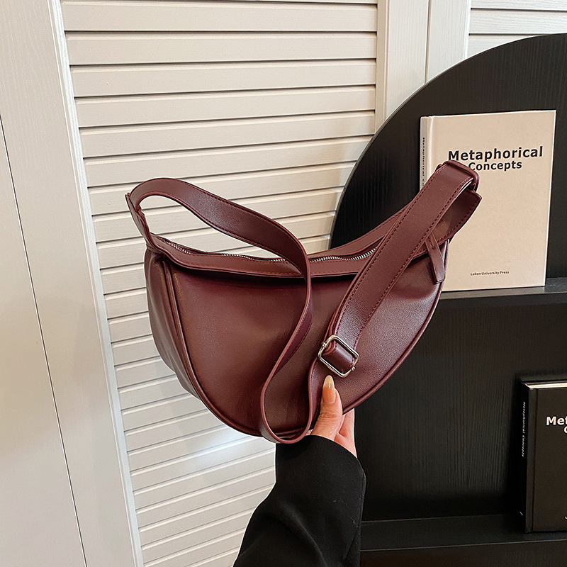 Korean Style Fashion Saddle Bag 2026 Spring New Ins Niche Design Shoulder Bag Solid Color Versatile Crossbody Women's Bag