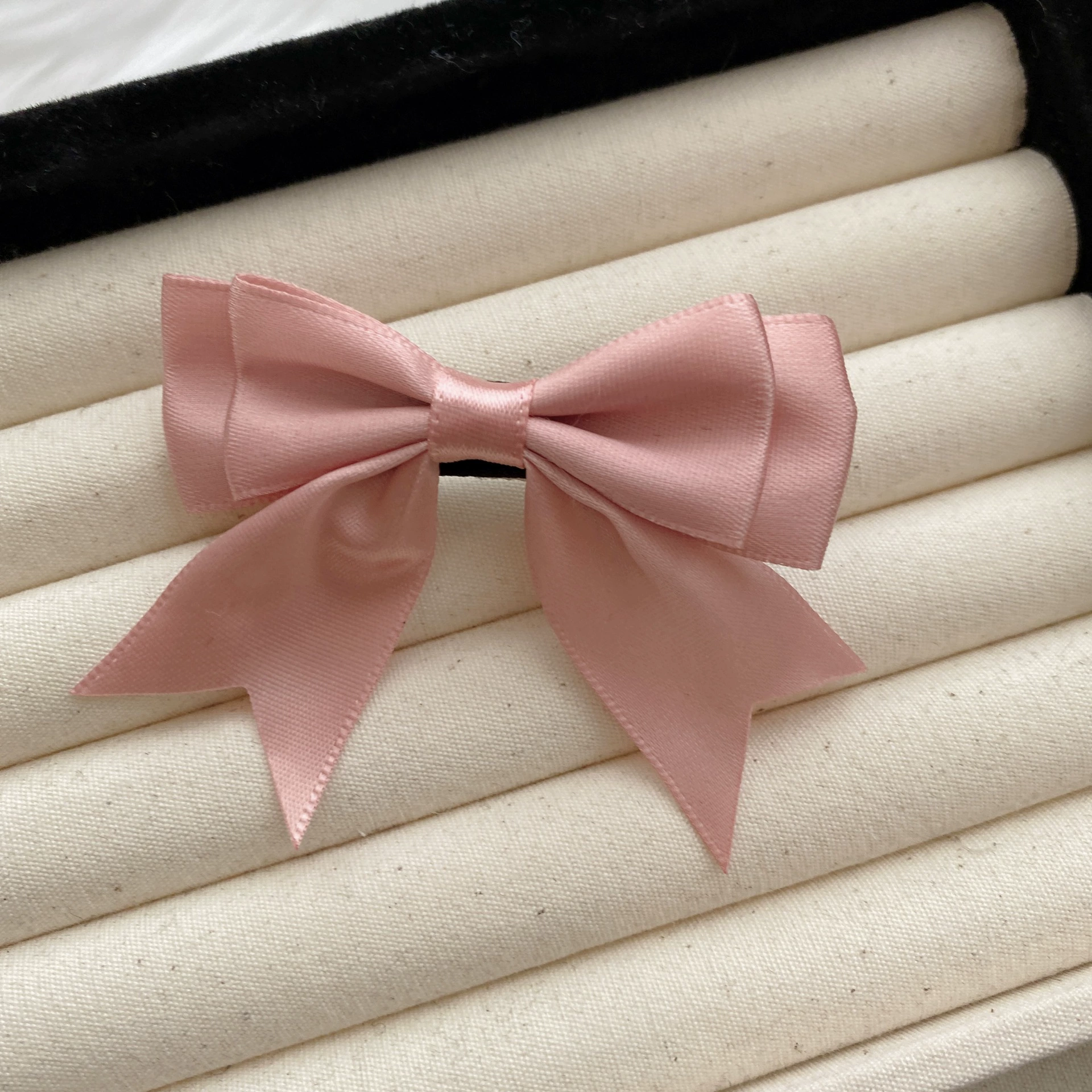 Children's hairgrip with bow, bangs
