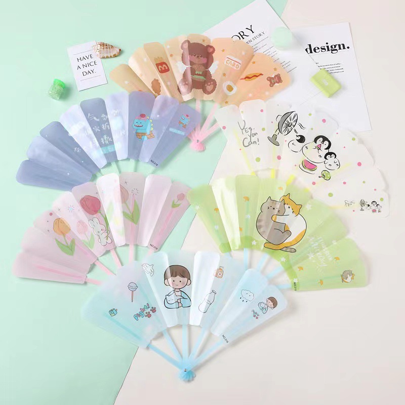 Verano encantador dibujos animados pequeños ventiladores niños estudiantes ventiladores plegables portátiles dibujos animados de plástico ventilador plegable regalo de jardín de infantes image 1