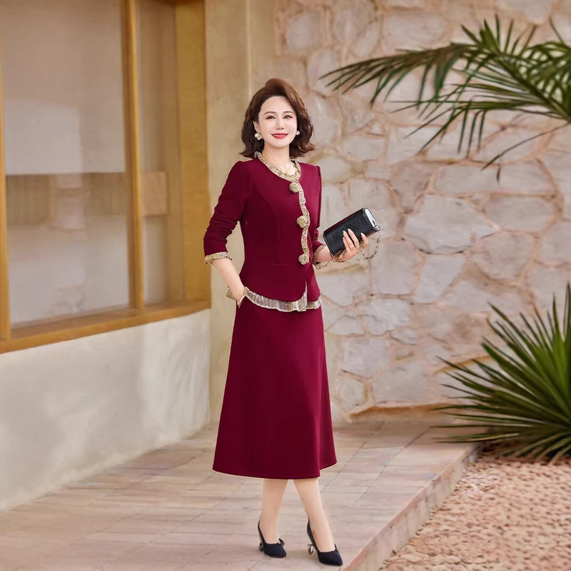 New Chinese-Style Mother's Wedding Banquet Dress Two-Piece Set in Burgundy and Navy Blue, Slimming and Elegant, Faux Two-Piece Mid-Length Gown New Chinese-Style Mother's Wedding Banquet Dress Two-Piece Set in Burgundy and Navy Blue, Slimming and Elegant, Faux Two-Piece Mid-Length Gown