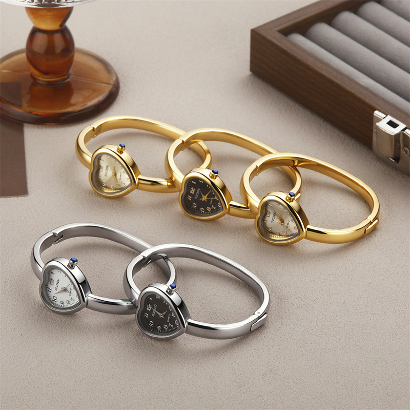 New Multi-Color Heart-Shaped Bracelet Watch, Stylish Waterproof Small Dial Women's Watch, High-End Niche Quartz Watch Wholesale