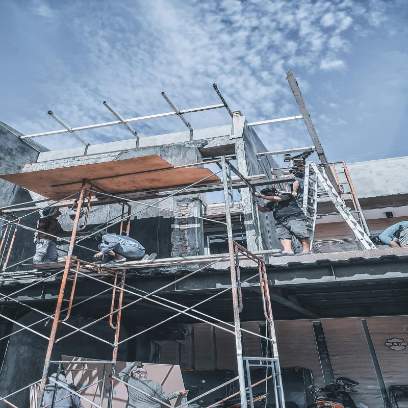 灰色醇酸防锈漆，也可涂刷在刚性构件表面。