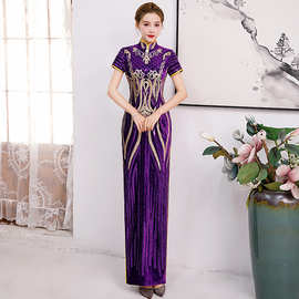 紫色走秀旗袍妈妈年轻中国风2024年新款金丝绒亮片开叉演出服