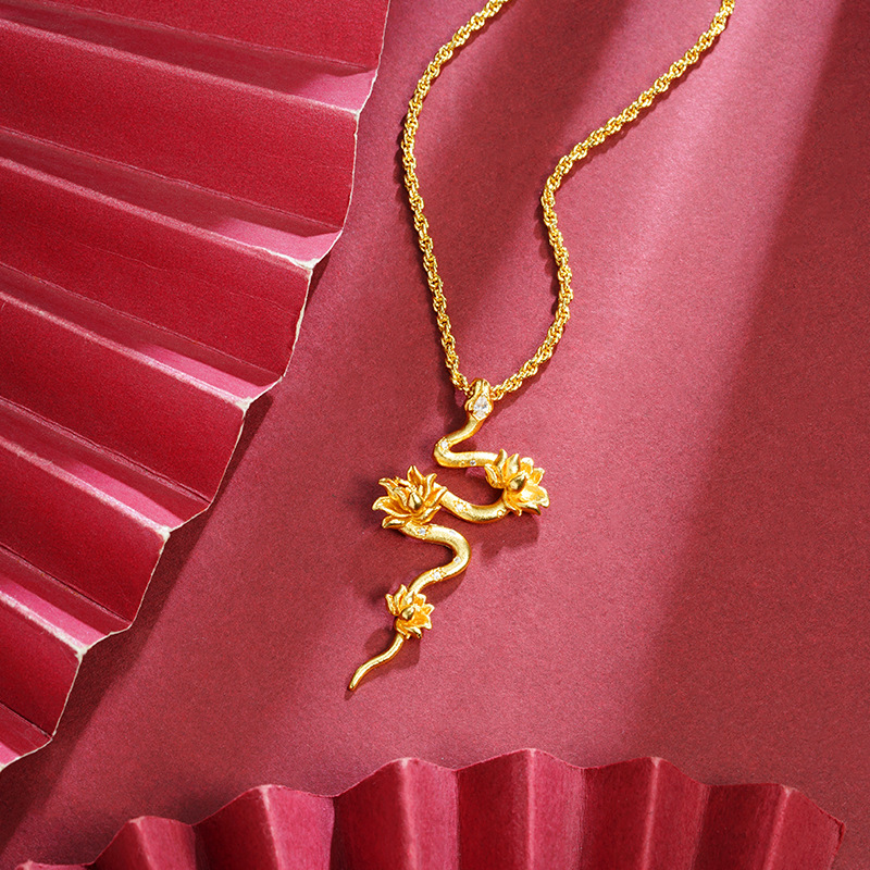 Colgante de oro de arena vietnamita transfronterizo, colgante de serpiente de espíritu pequeño de loto con incrustaciones de diamantes retro, joyería de alta gama salvaje femenina al por mayor