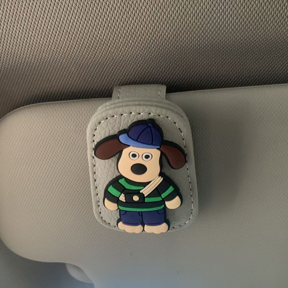 Car Glasses Clip Car Sun Visor Storage Artifact Multi-Functional Creative Cartoon Sunglasses Card Bill Clip