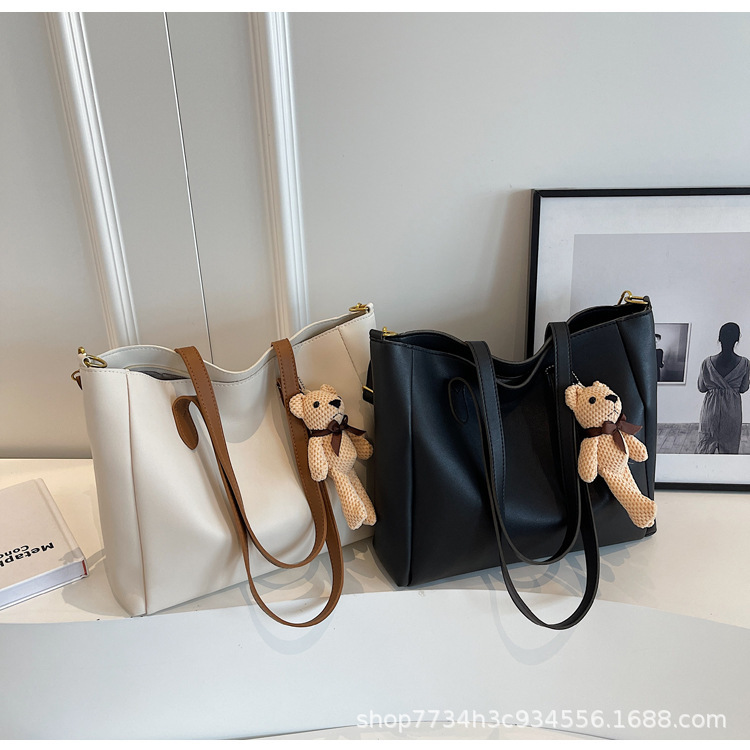 Large-Capacity Tote Bag 2026 New Style Solid Color Retro Commuter Underarm Bag Lazy Style Soft Leather Shoulder Crossbody Bag Large-Capacity Tote Bag 2026 New Style Solid Color Retro Commuter Underarm Bag Lazy Style Soft Leather Shoulder Crossbody Bag
