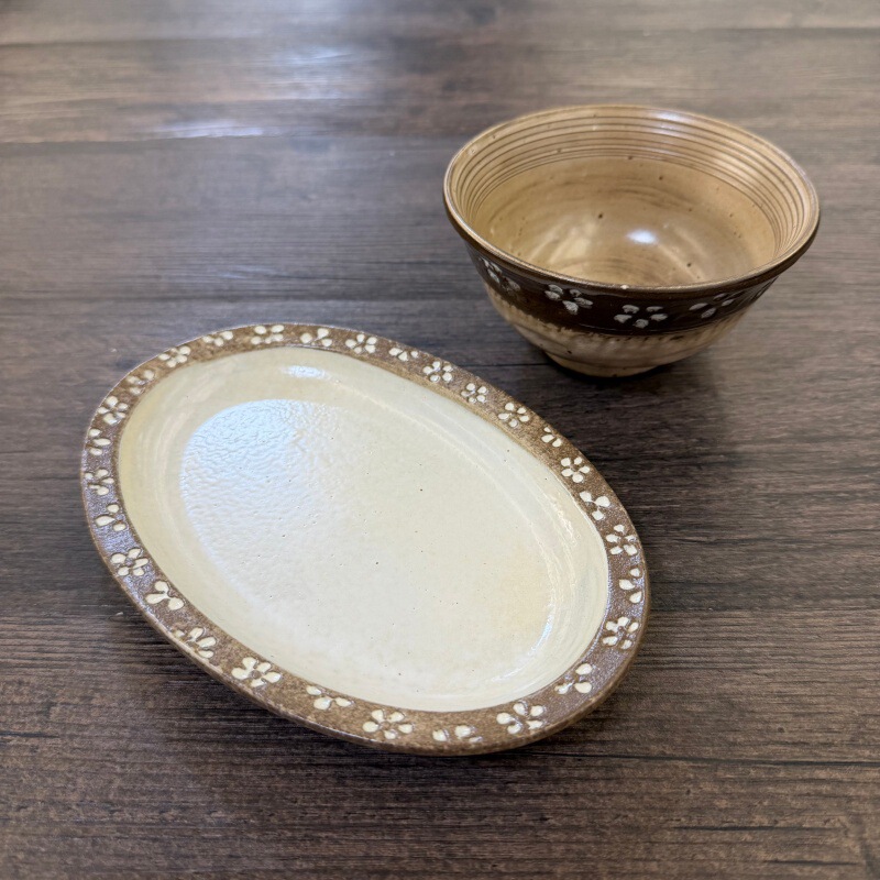 Japanese-Style Retro Niche Coarse Pottery Handmade Tableware with a Special High-End Feel, Jingdezhen Hand-Painted Floral Oval Ceramic Breakfast Plate Japanese-Style Retro Niche Coarse Pottery Handmade Tableware with a Special High-End Feel, Jingdezhen Hand-Painted Floral Oval Ceramic Breakfast Plate